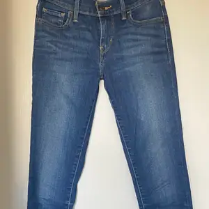 710 Super skinny Levi’s jeans. Jättefint skick. Strl. 25.