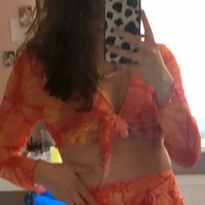 Bikini cover up  - En jätteskön bikini cover-up perfekt till sommaren och stranden. Genomskinlig så någonting under behövs 💜skriv för mer bilder, passar både xs och s