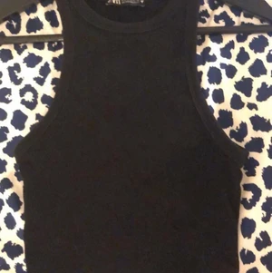 Zara topp - Jätte snygg zara topp, svart i storlek XS. 55 kr plus frakt 