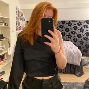 Satin topp från Nakd - En super fin satin topp från Nakd. Aldrig använd, så toppen är i väldigt bra skick. Storlek 36 💕💕