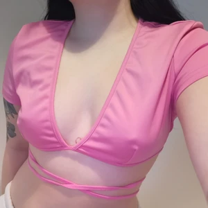 Rosa crop top - Helt ny oanvänd. Frakt tillkommer 