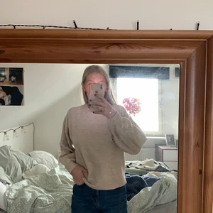 Beige tröja - Beige tröja, aldrig använd. Nypris 250kr