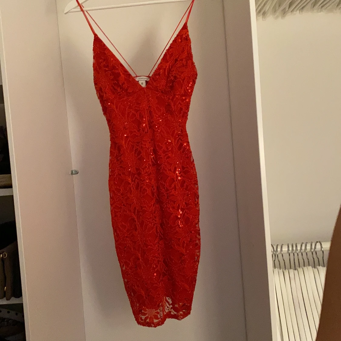 Oanvänd klänning, 34