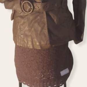 Virkad kjol från (dd Molly inkl underkjol pre-owned i mycket bra skick strlk medium * 5% till bröstcancer fonden