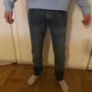 levis jeans - snygga levis jeanse modell 502