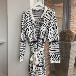 Noa Noa cardigan  - Noa Noa cardigan som ny använda 1/2 gånger 🖤🤍🖤🤍🖤🤍