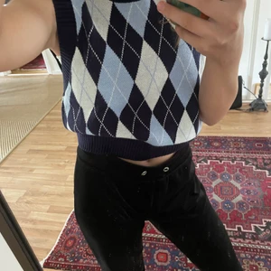 Stickad väst från H&M - Fint skick, aldrig använd. Storlek M💞  100kr + ev frakt💞