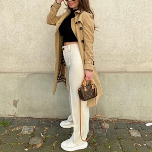 Byxor  - Slutsålda zara byxor köparen står för frakt budgivning om flera intresserade 