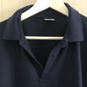 Marinblå farfars tröja. - Perfekt tröja att bara slänga på sig! 