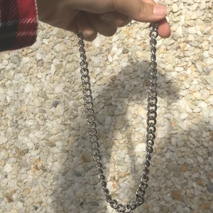 Halsband  - Köpte detta fina halsbandet och använder faktiskt inte den så säljer den på Plick för 10 kr💓 inklusive frakt💖