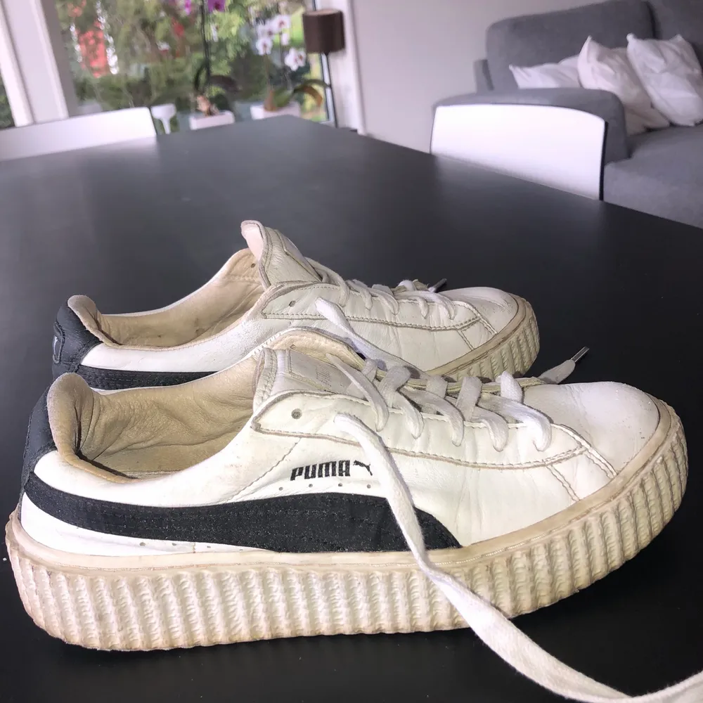 Puma platforms från Rihannas Fenty kollektion strl 38,5, passar mig som brukar ha strl 38 i skor! Kan mötas i Sthlm eller skicka dem för frakt :). Skor.