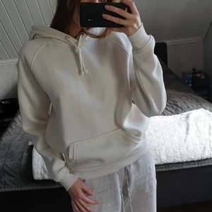 Oversized hoodie - Naturvit hoodie. Använt bara ett par gånger🤍