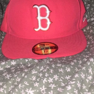 New era keps  - Köpte den för 600 och säljer den för 300+frakt❤️säljer den för den e för stor storleken är 58,7cm
