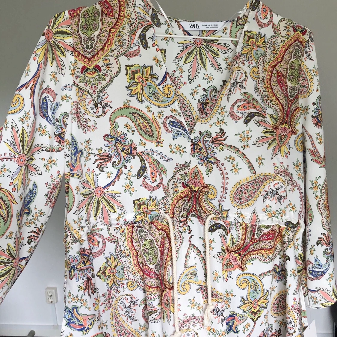 Blus i strl XS/S från Zara