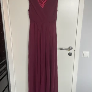 Långklänning  - Snygg långklänning. Aldrig använd. Inköpt på MQ