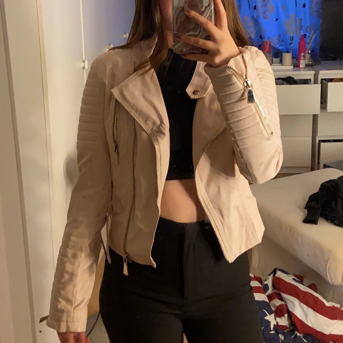 Ljus rosa fake skinnjacka