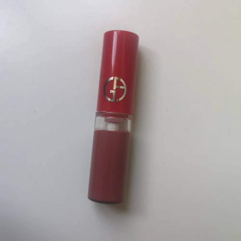 Oanvänt mini liquid lipstick från giorgio armani,färg - #501 frakt 12:-. Övrigt.