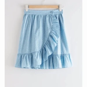 & Other stories kjol  - Helt oanvänd kjol från & other stories. Köpt våren 2021. 