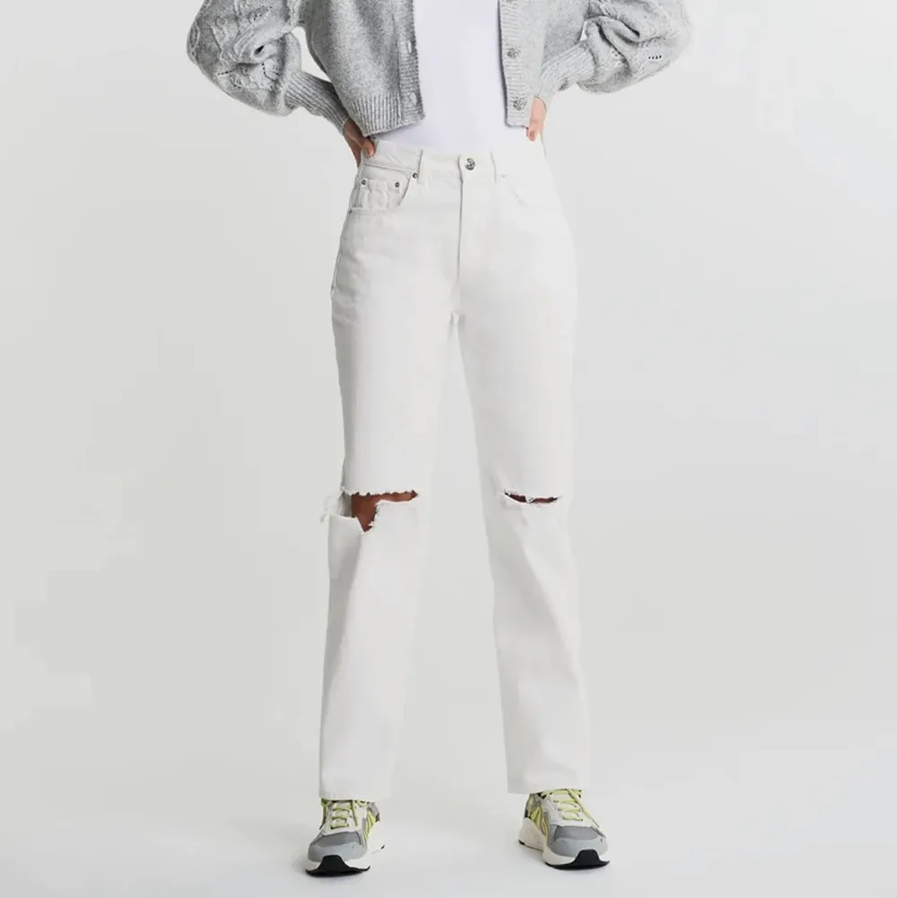 Säljer ett par helt nya jeans från Gina tricot med lappen kvar . Jeans & Byxor.