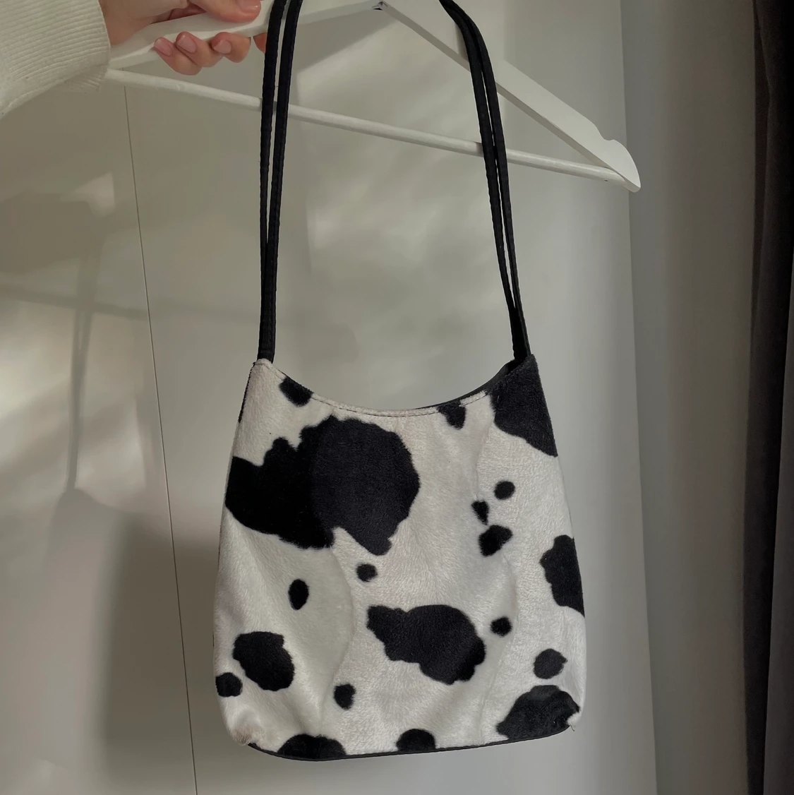 Väska med koskinn imitation