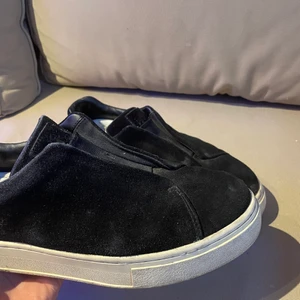 Eytys skor - Säljer ett par eytys skor som är väl andvända men utseendemässigt i bra skick. St 45 PRIS 700