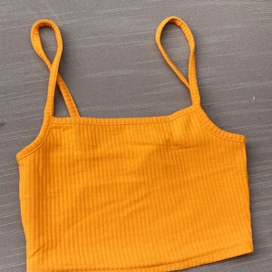 Orange topp från hm  - Super fin i bra skick 