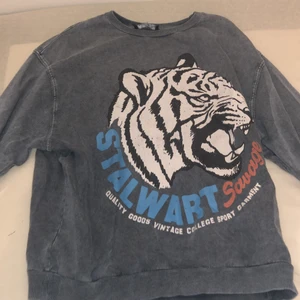 Tröja - SÄLJER DENNA OTROLIGT FINA TRÖJAN för billigt pris!!