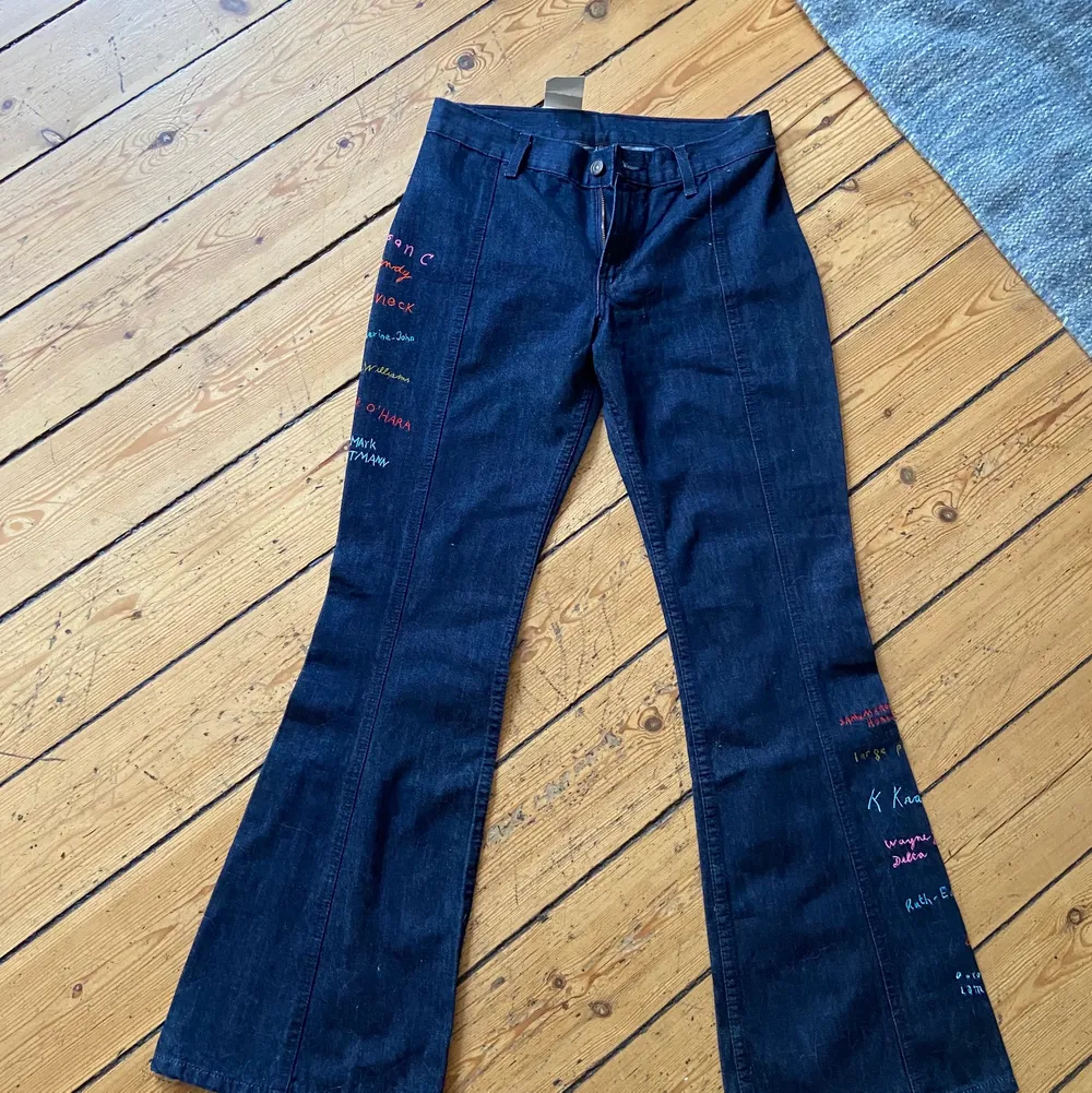 As snygga retro levis jeans i storleken 29/32 skulle dock säga att dem är mindre, har vanligen 25 och de passar mig.. Jeans & Byxor.