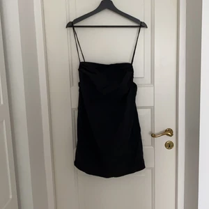 Klänning från zara  - Så fin klänning som jag önskade passade men tyvärr för liten för mig. Prislapp är kvar och aldrig använd i storlek s. 