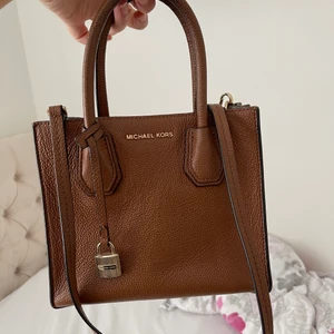 Michael kors  - Liten söt väska 