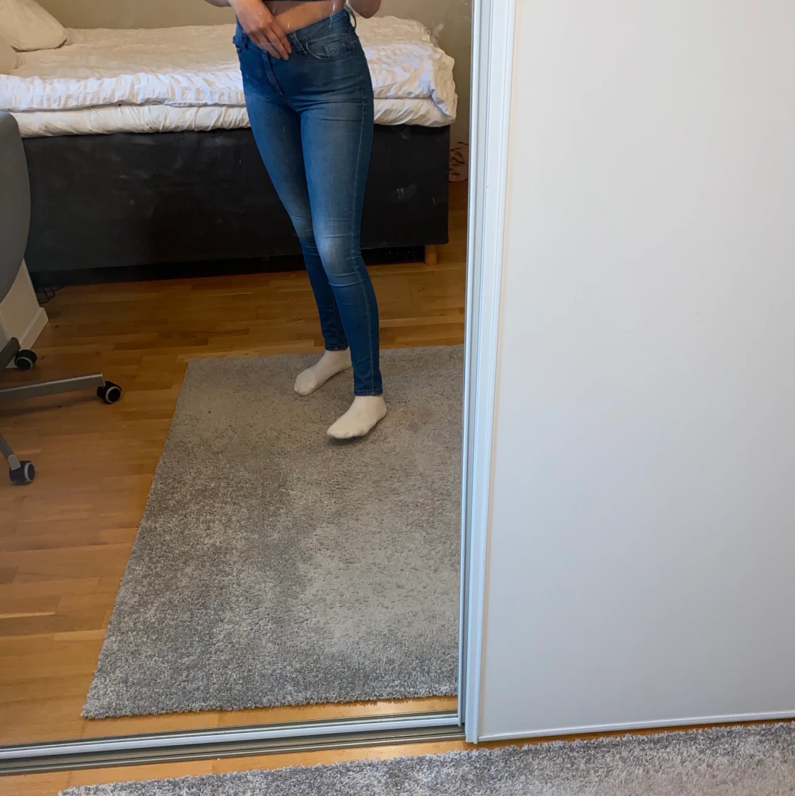 Mörkblå skinnyjeans - 90