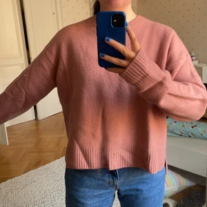 HOPE stickad ulltröja storlek 40, dvs L - Knappt använd tröja, fint skick och kan inte hittas i Hope butiker längre dvs slutsåld