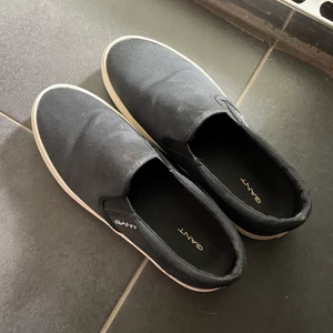 Gant slip ons strl 37 - Jätte fina skor från gant i nytt skick. Endastanvända någon gång och har inga defekter. Passar 37/38