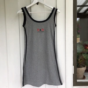 Klänning 90-tal - Jättesöt klänning i sann 90-talsanda. Strl M men funkar också på S. 