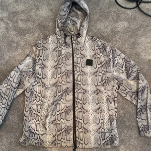 EYTYS X HM JACKA - Eytys X HM jacka i ormmönster. Går ej att köpa längre, strl S. 