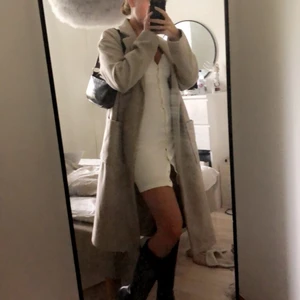 Kappa - Oversized höstkappa från ginatricot, knapp använd. Slutsåld (passar allt från xs-m då den är ganska oversized) ord pris 699