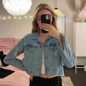 Jacka - Croppad jeansjacka från lager 157. Aldrig använd! 💕