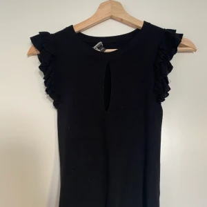 Fin partytopp - Fin partytopp från Miami. Super stretchig med en skurning vid bröstet!🧡