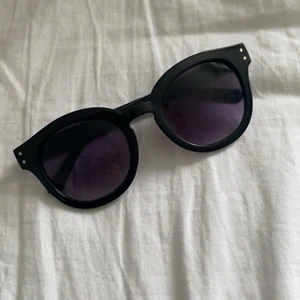 Solglasögon  - Svarta solglasögon 