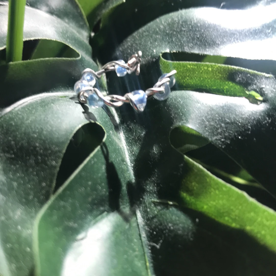 Ring med blåa pärlor