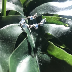 Ring med blåa pärlor - Justerbar ring med stenar finns i flera färger