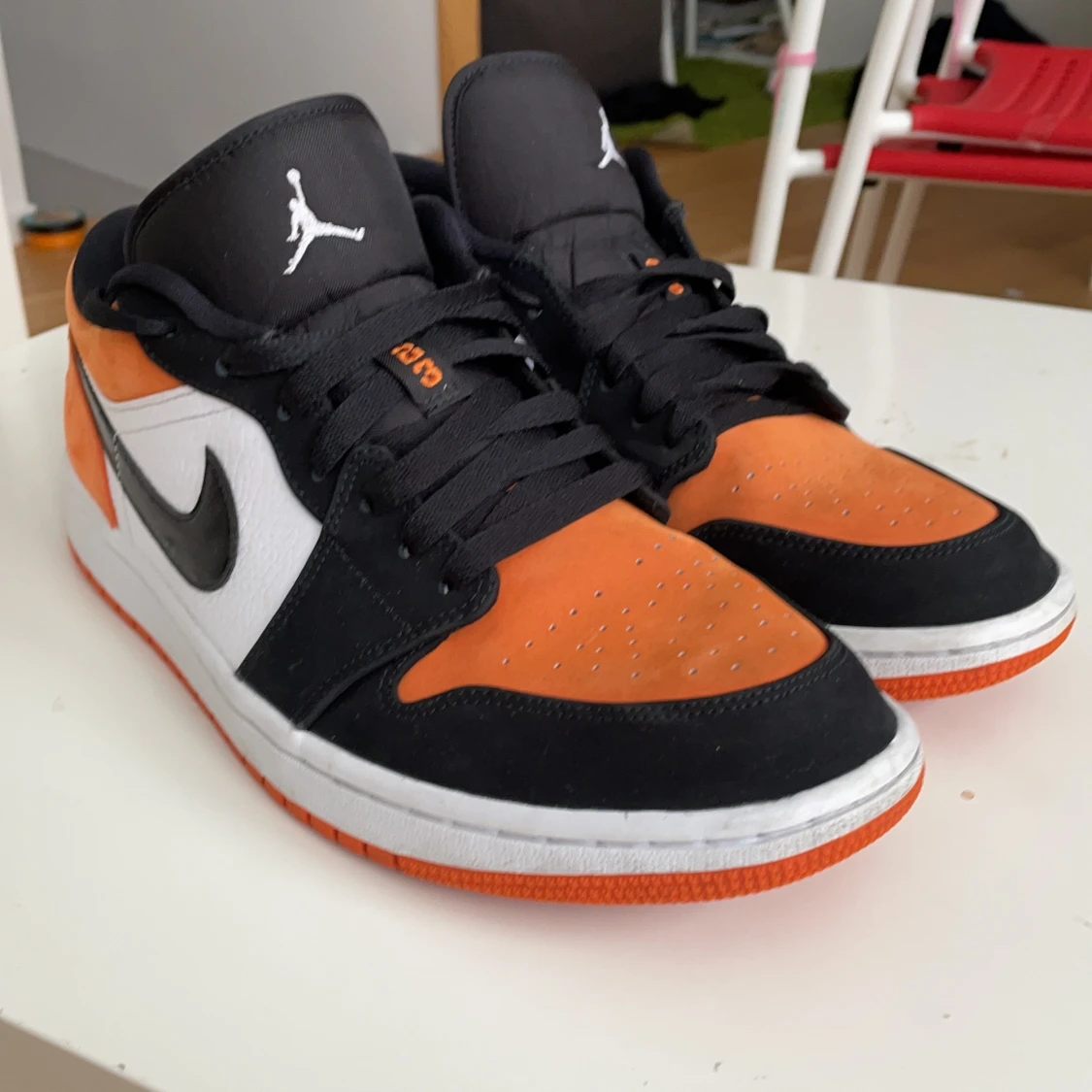 Jordan 1 Low shattered backboard