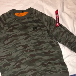 Alpha Industries Storlek M - Tröja av märket Alpha industries i storlek M