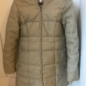 Beige Jacka, storlek XS-S. Pris: 180 kr + frakt