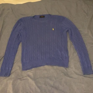 (Dam) Kabelstickad Ralph lauren tröja - Jätte fin Ralph Lauren tröja i storlek XL DAM som är näst in till helt ny