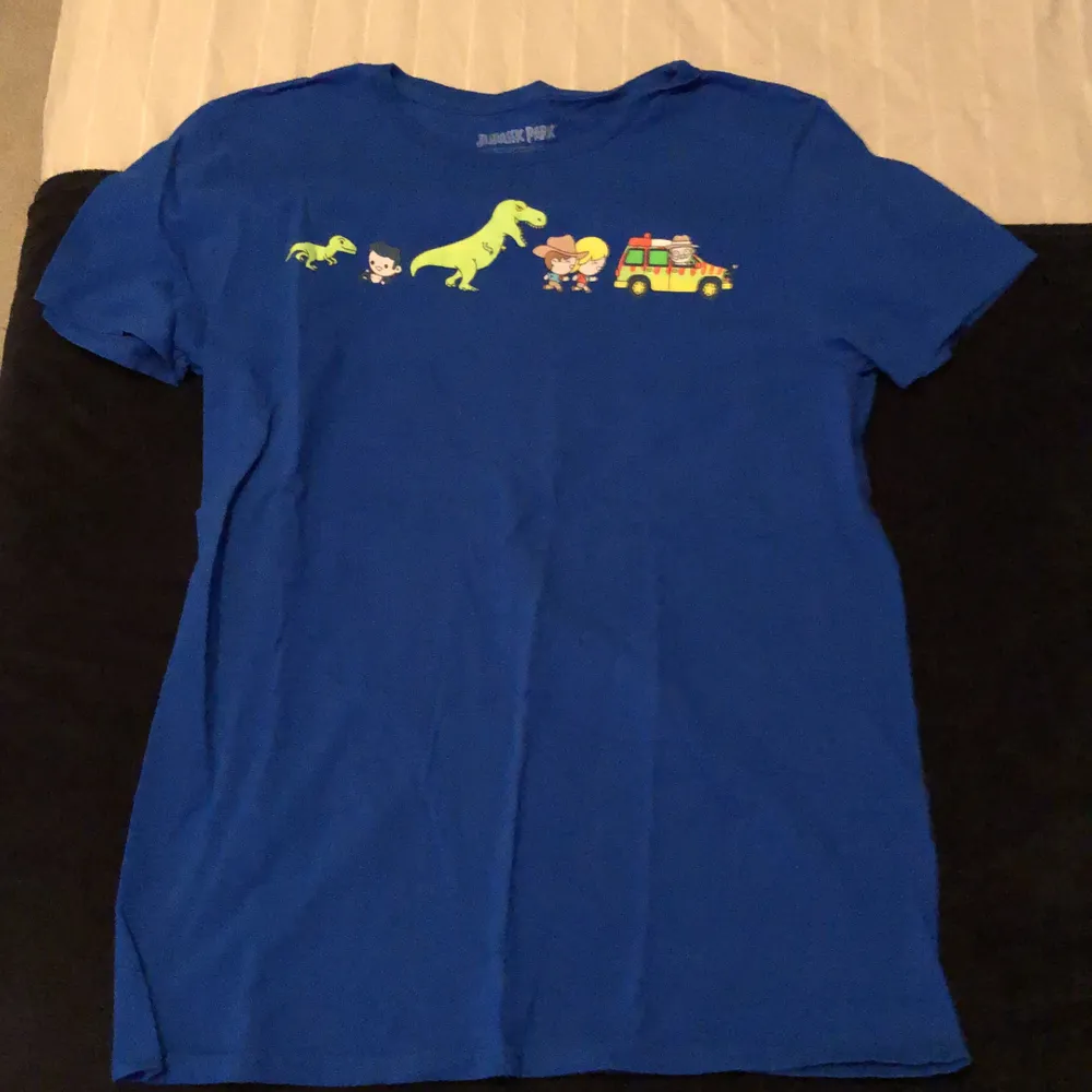 Jurassic park t shirt i storlek M. T-shirts.