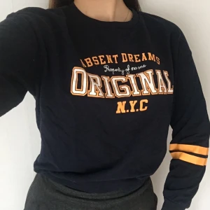 Lång ärmad tröja - storlek M - Mysig tröja, använd några gånger och i bra skick 