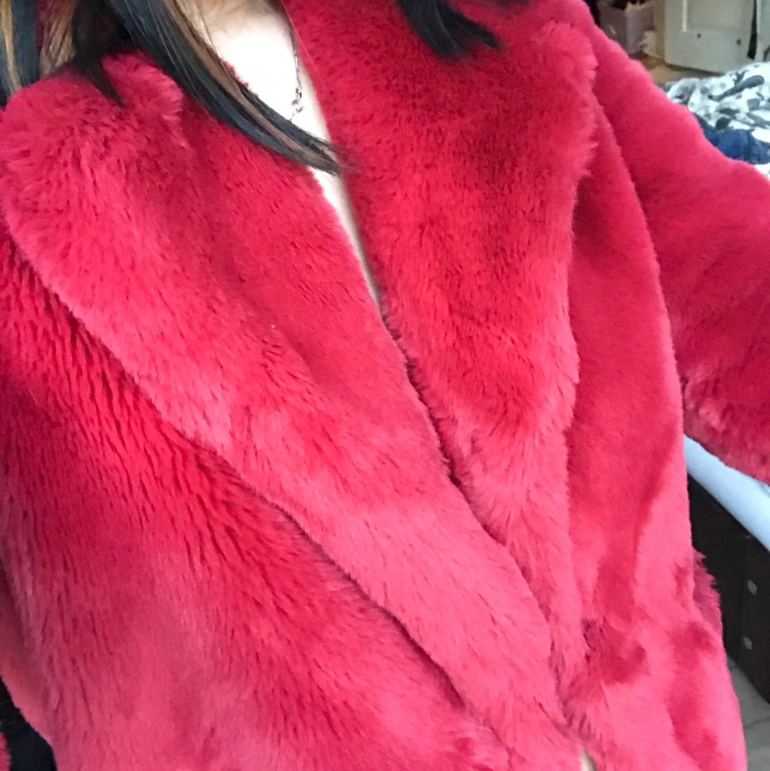 Hallon-röd secondhand fuskpäls!!