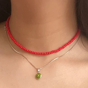 Halsband - Säljer detta egengjorda halsbandet!🌟 superfin detalj och passar till allt💖 kan mötas upp i Stockholm eller frakta