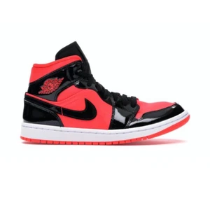 Air Jordan 1 - (LÄGGER UT IGEN PGA OSERIÖSA KÖPARE) Sjukt snygga Jordan i hot punch som inte används längre. Stl 40 men använts av mig me stl 39 så funkar för båda. Buda i kommentarerna och höj med minst 20kr. Skickas i skolådan om så önskas men billigare frakt utan☺️